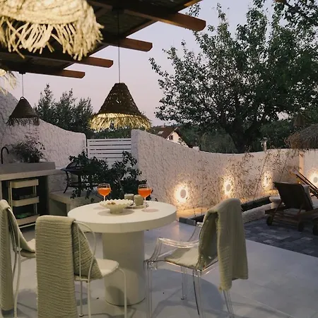 Casa Casolare By The Vakantiehuis