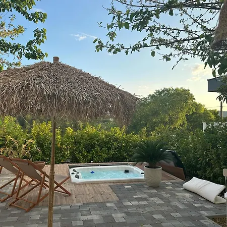 Casa Casolare By The Vakantiehuis